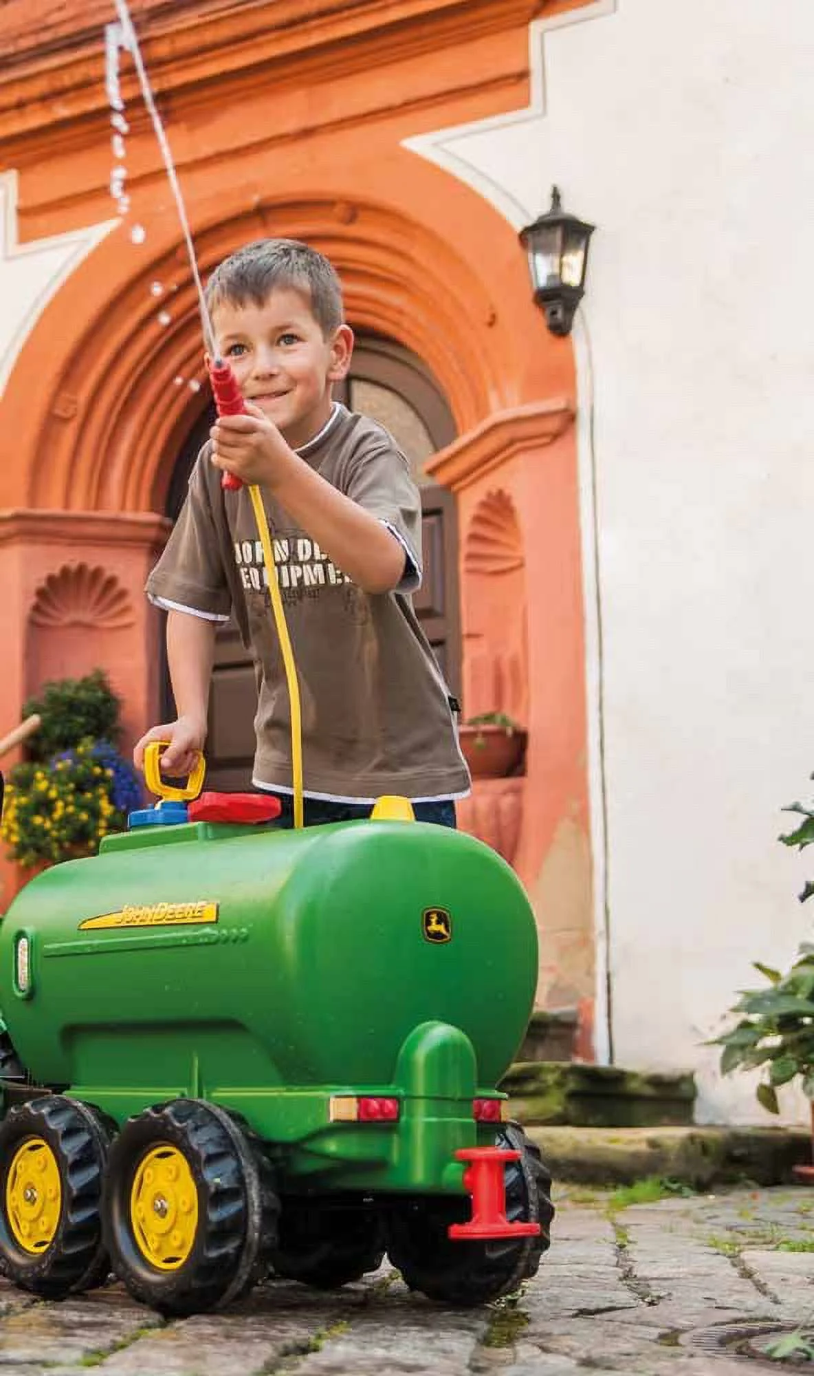 John Deere 122752 Jumbo Twin Axle Tanker Toy with Pump & Spray Gun